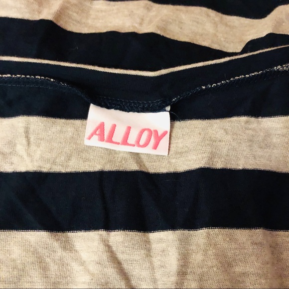 Deep V-Neck Striped Tee - Picture 4 of 5